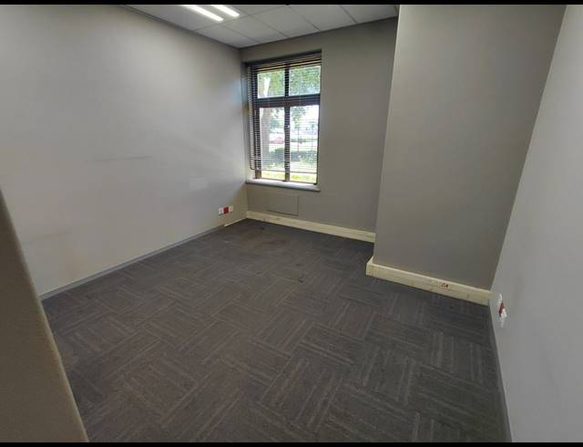 535M² OFFICE TO LET IN MAGALIESSIG